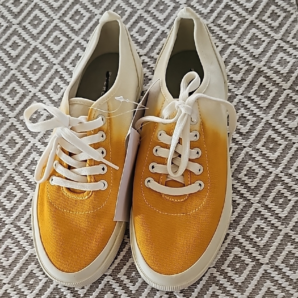 Everlane Sunflower/Cream Sneakers Size 7 NWT